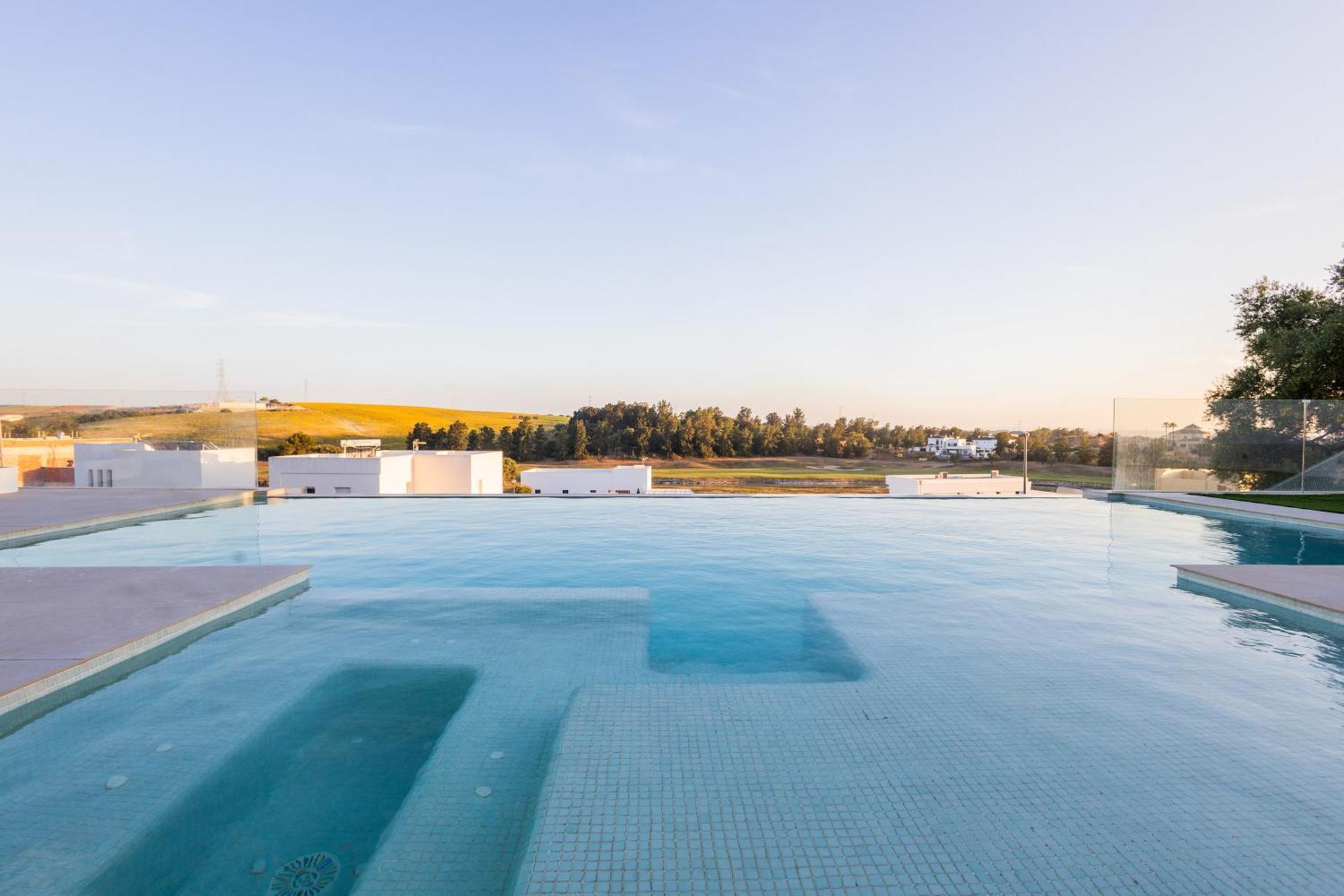 Lightbooking Jerez Montecastillo ヘレス エクステリア 写真
